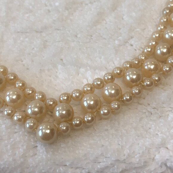 Faux Pearl Necklace with Clasp - Picture 2 of 7